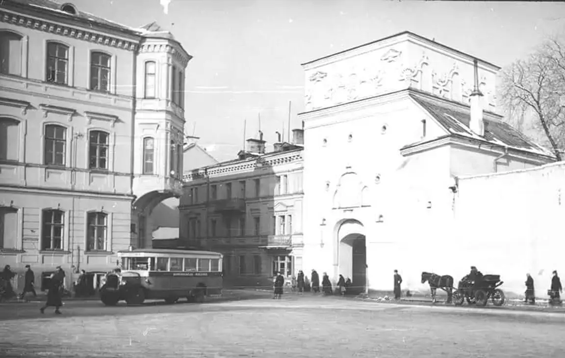 Medininkų arba Aušros vartai, 1937