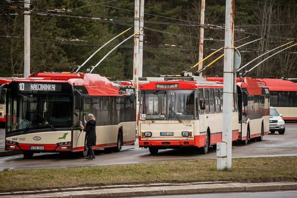 Architektas apie viešąjį transportą: galima išvengti sankryžose besivelkančių troleibusų
