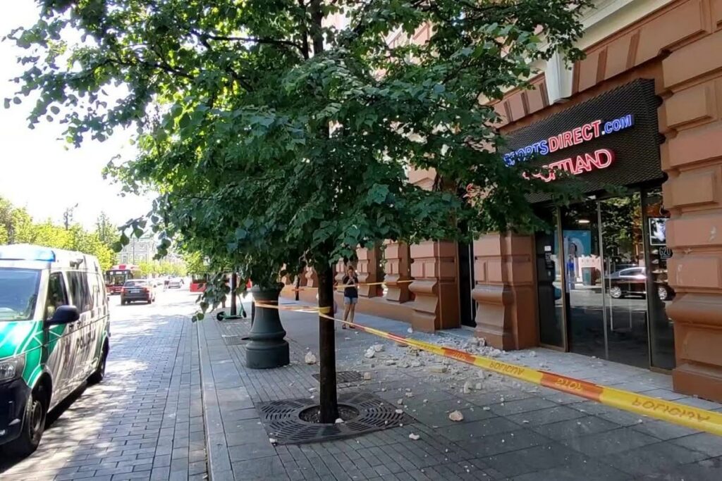 Vilniuje pranešta, kad centre nukrito namo balkonas