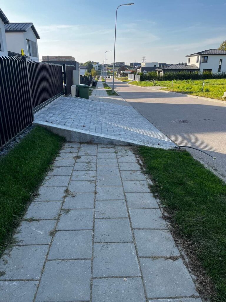 #kalnenai #Kalnėnai #pedestrianlife #šaligatvis #kanoriutadarau #nuosavybė…