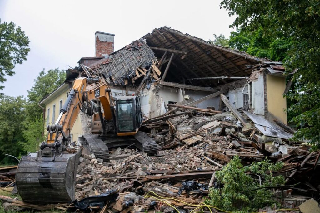 Įžūlumas kaip reta: Vilniuje neteisėtai nugriauta reto grožio vila