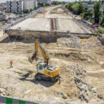 Paryžius - kad nutiesti tramvajaus liniją griauna bešviesoforinį kelią A186 su skirtingų…