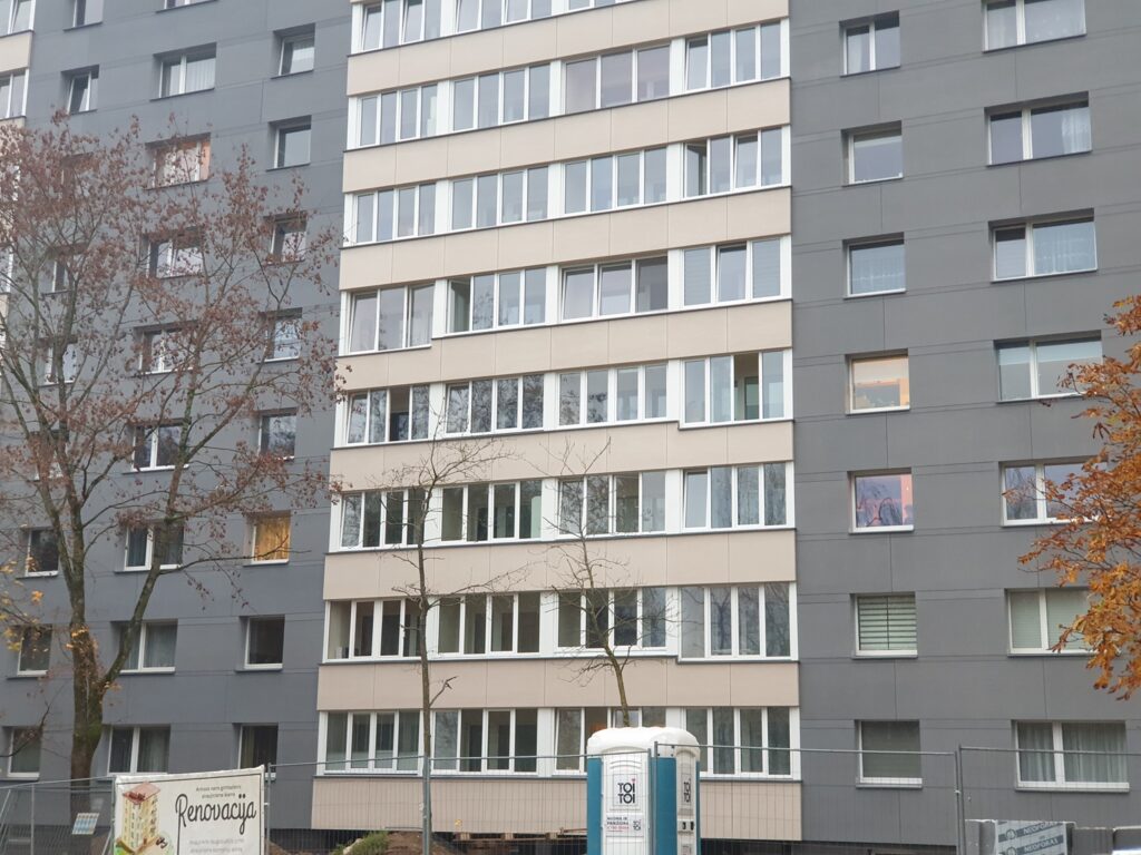 Pilnai renovuojamas namas L. Asanavičiūtės g. 14 - prie pat pagrindinės Karoliniškių…
