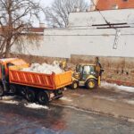 Iškrito sniegas - šaligatviui pi-ec. Pievelei pi-ec