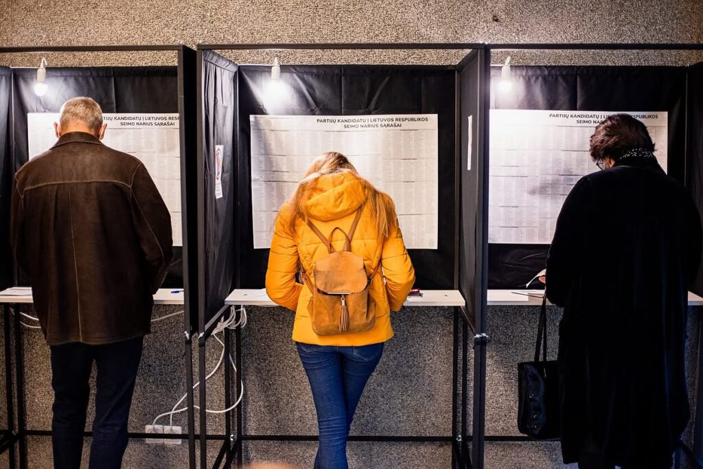 Konstitucinis Teismas: tiesioginiai merų rinkimai prieštarauja Konstitucijai, bet jų kadenciją reikia baigti