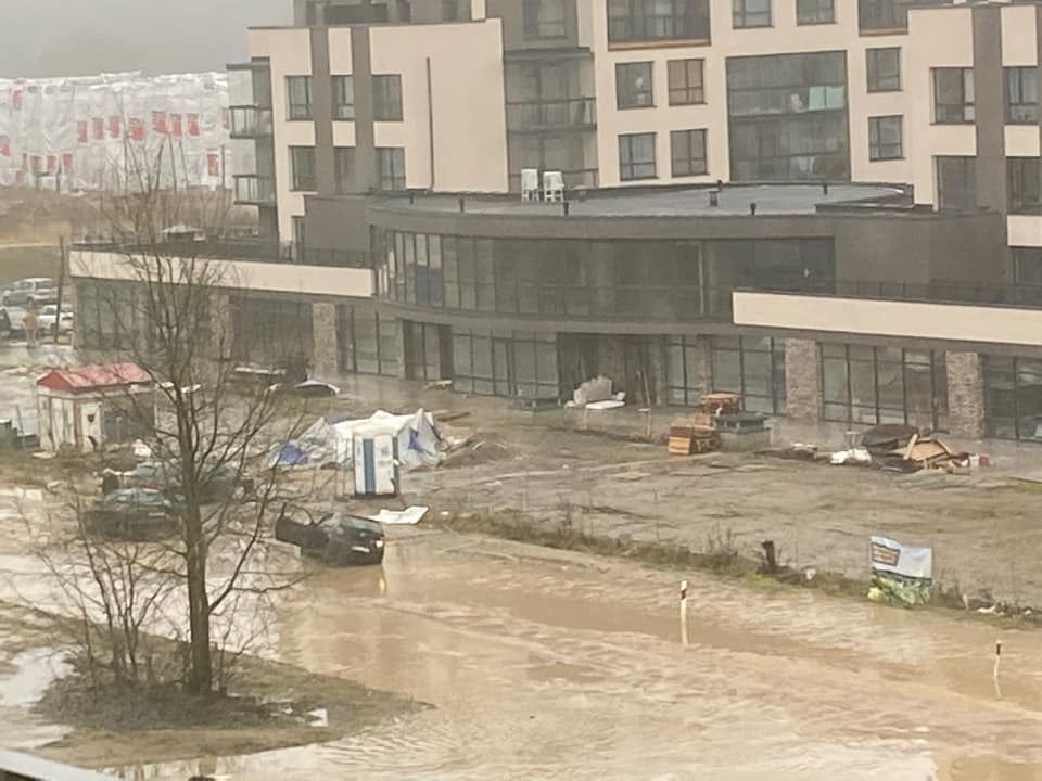 Gyvenimas gamtos apsuptyje (šalia rekreacinė zona, Salotės ir Gilužio ežerai) - parašyta…
