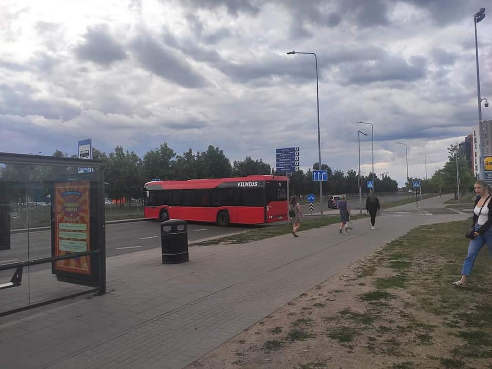 Autobusas matyt praleido savo posūkį ir Pilaitės prospekte nusprendė apsisukti va taip