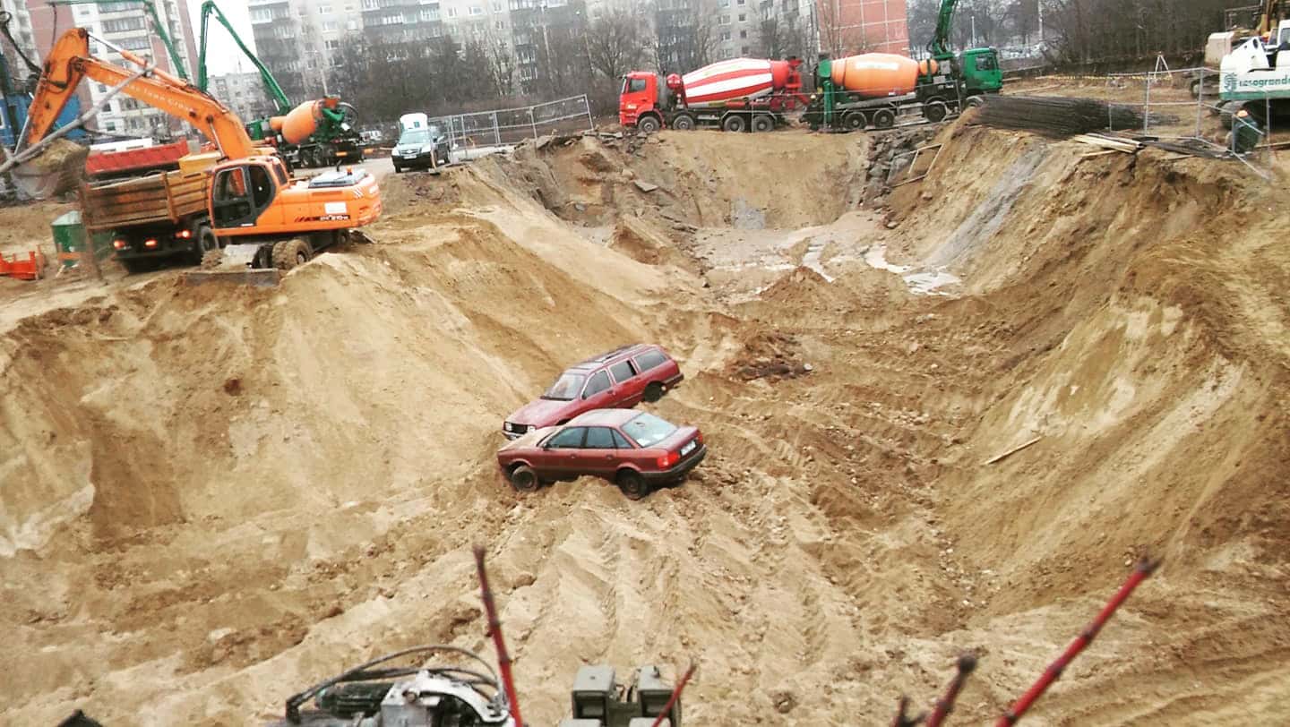 Čia kaip?
Foto: Bernardas Dizaineris, FB
#vilnews #karoliniškės #statyba #lobis #audi #verslocentras #wtfisthis #kaip #kodėl #kam #laisvesprospektas #freedom36