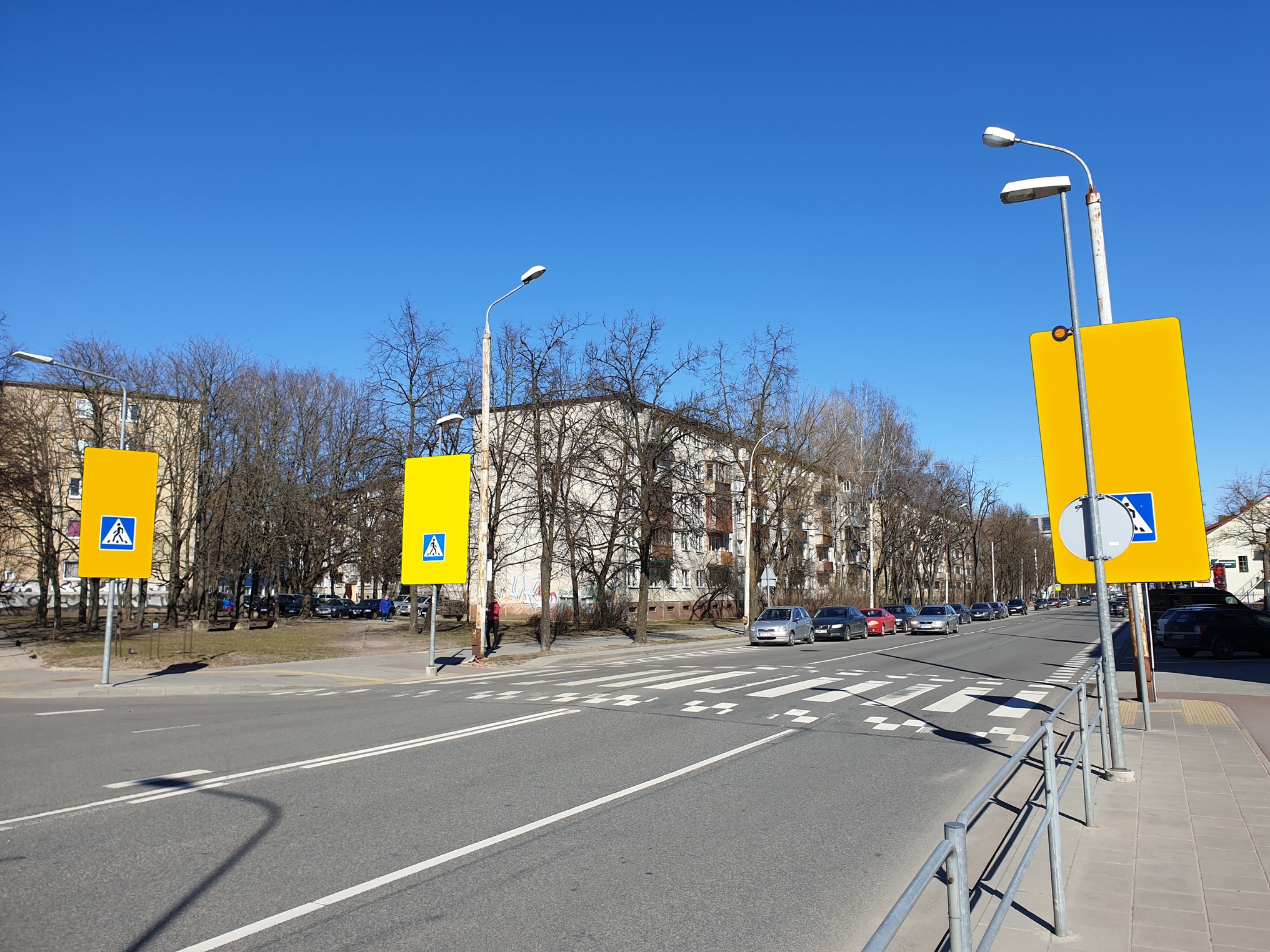 Pastaruoju metu Susisiekimo ministerijos taip įkyriai proteguojami ryškūs skydai niekaip…