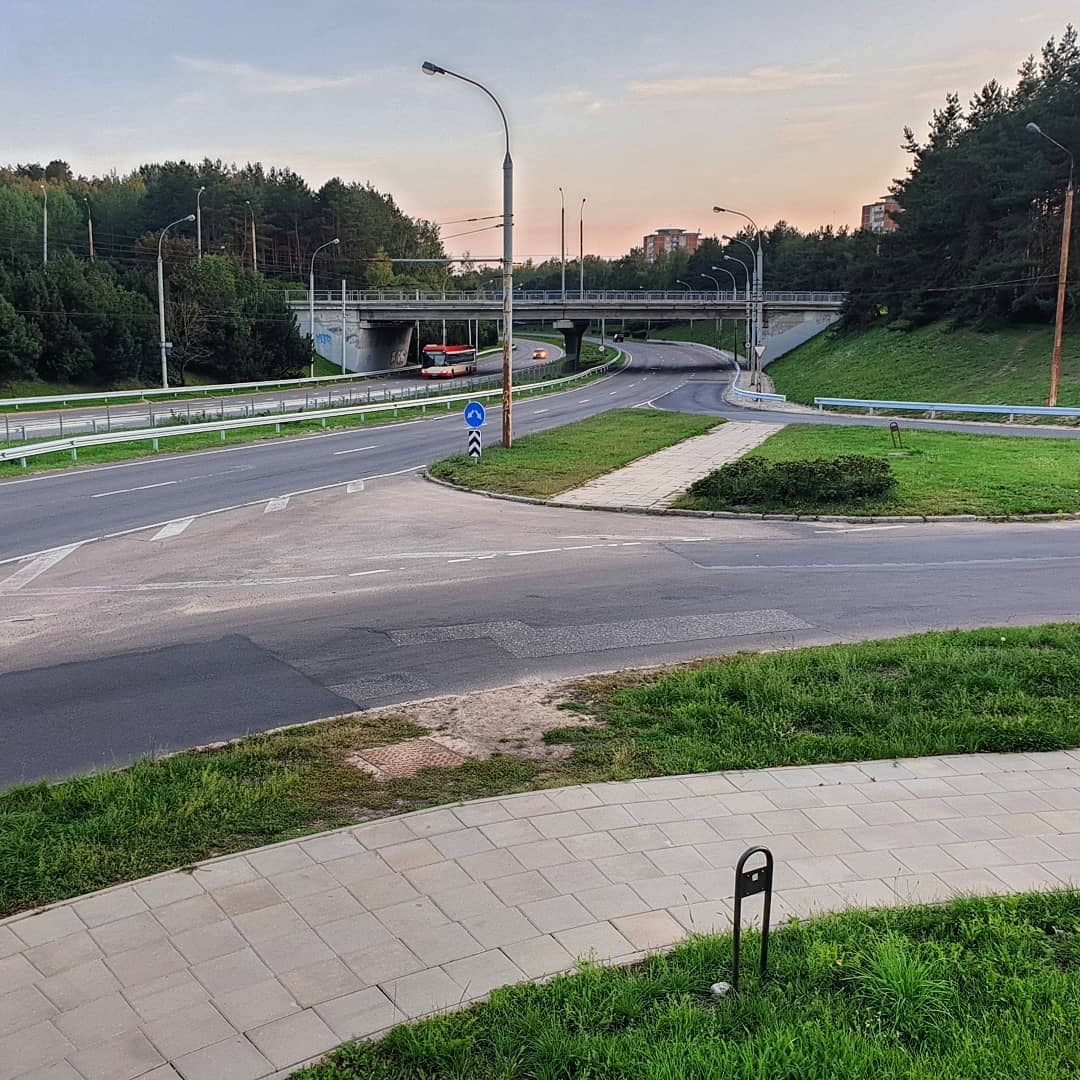 Kaip vadinasi šis naujoviškos perėjos tipas?