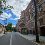 Asfaltą ir šaligatvį perklojo - 10 medžių mirė