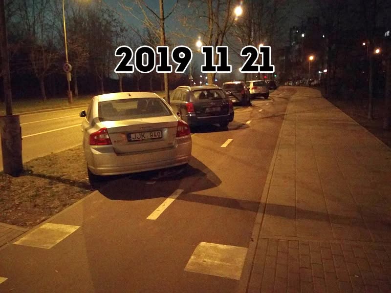 Kai kuriems gyventojams, rodos, jau atsibodo, kad Gelvonų g., kur įrengė naujutėlį gražų…