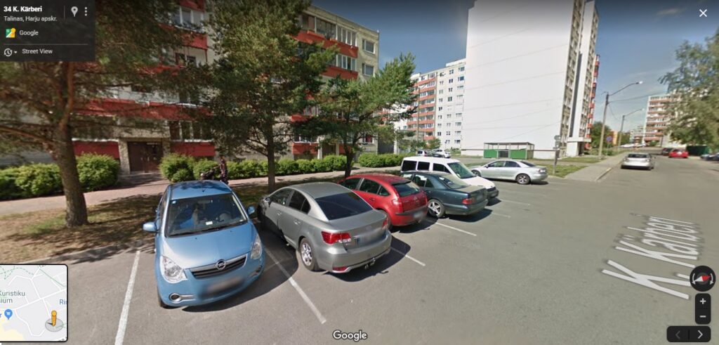 Dar keletas smulkmennų: 1. Laiptinės durys su stiklais 2. Šiukšlių konteineriai aptverti ir užrakinti 3. Dalinė namų renovacija, kai apšiltintos tik aklinos sienos - žymiai pigiau, nei lipdyti balaganą tarp langų 4. Vienodi balkonai. Gaila, kad ne pats užstiklinimas, bet apatinė balkonų dalis Talino daugiabučiuose visada prižiūrėta ir visame name vienoda.