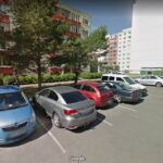 Dar keletas smulkmennų: 1. Laiptinės durys su stiklais 2. Šiukšlių konteineriai aptverti ir užrakinti 3. Dalinė namų renovacija, kai apšiltintos tik aklinos sienos - žymiai pigiau, nei lipdyti balaganą tarp langų 4. Vienodi balkonai. Gaila, kad ne pats užstiklinimas, bet apatinė balkonų dalis Talino daugiabučiuose visada prižiūrėta ir visame name vienoda.